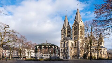 Nederrijnse Laat-Romaanse stijl: Munsterkerk, Roermond